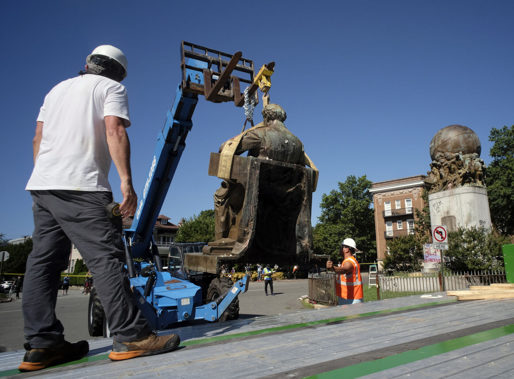 20200703_MET_STATUE_BB01